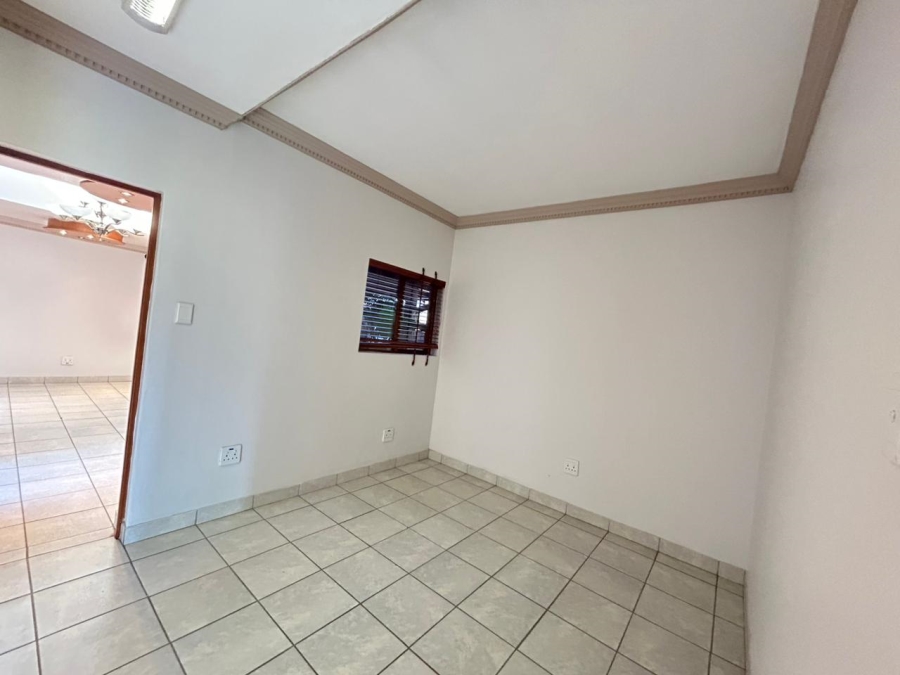 5 Bedroom Property for Sale in Birdwood Estate North West